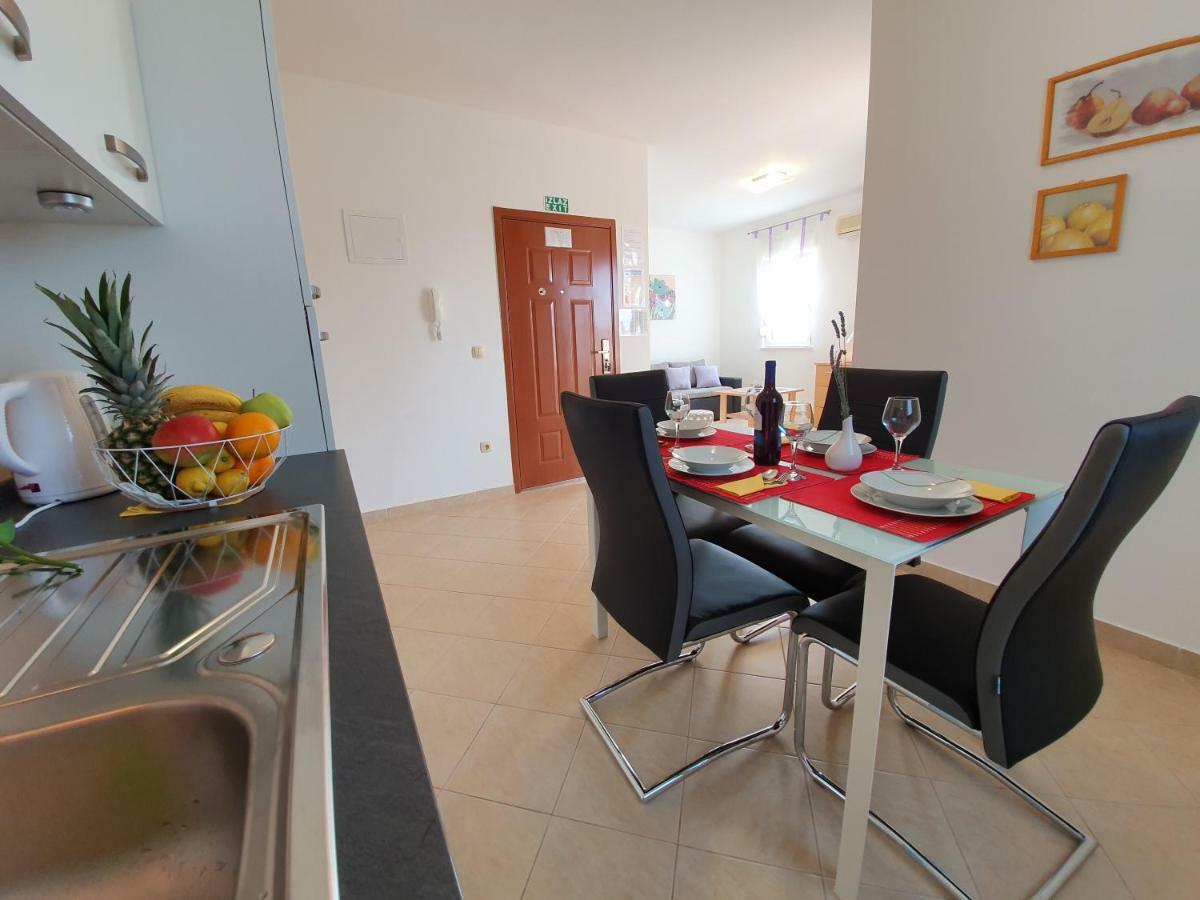 Apartment Tihana Трогир Екстериор снимка